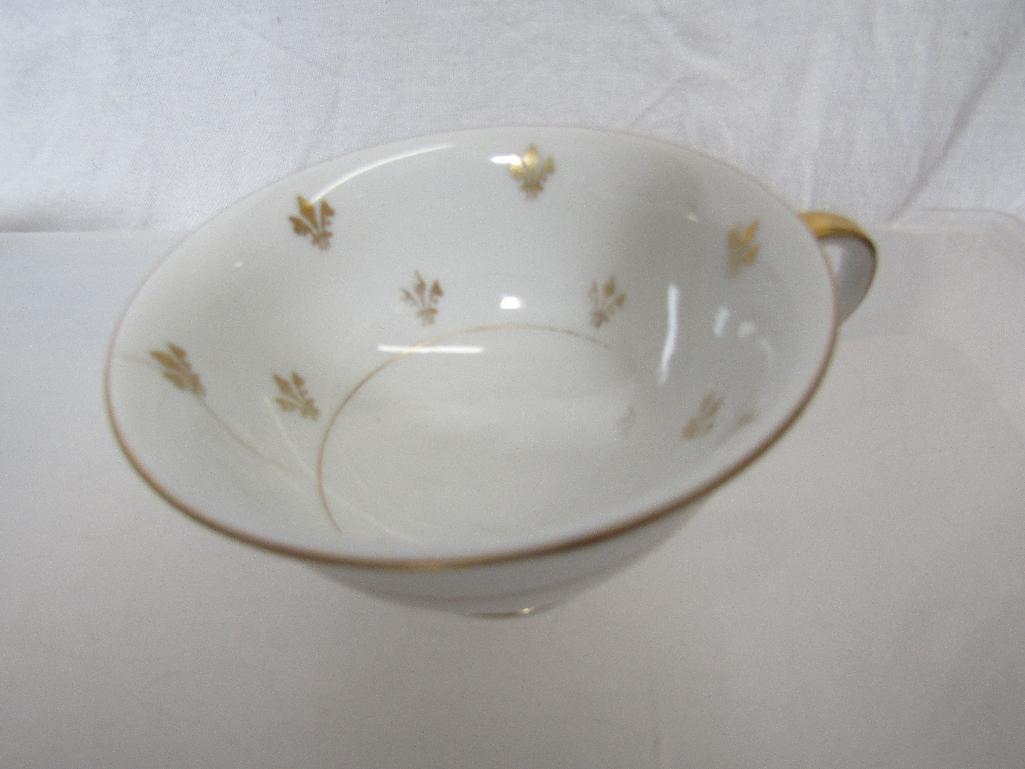 Eschenbach Bavaria-Germany Baronet Suzette China. Gilt Fleur De Lis Motif. Cups (4) Saucers (11).