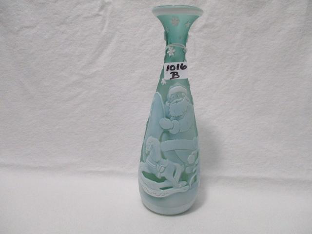 Chris Capenter Pilgrim Glass 8" Cameo Vase 'Santa's Gifts" 3 Layers - 5 Sha