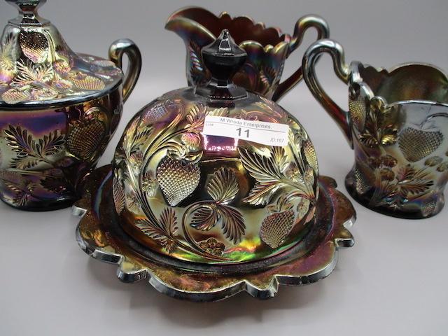 Cambridge purple Inverted Strawberry complete table set. Chip on finial of