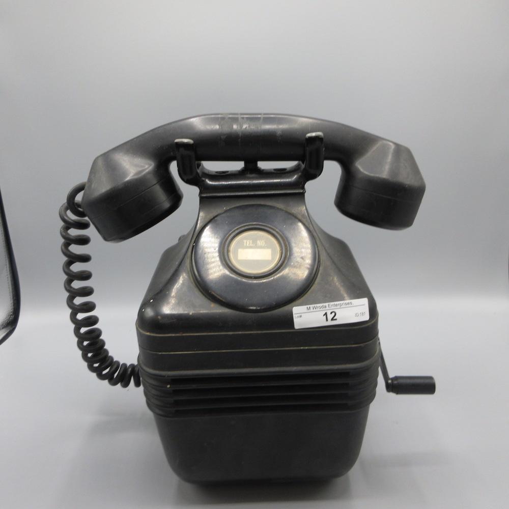 Bakelite Beehive phone-crack on side