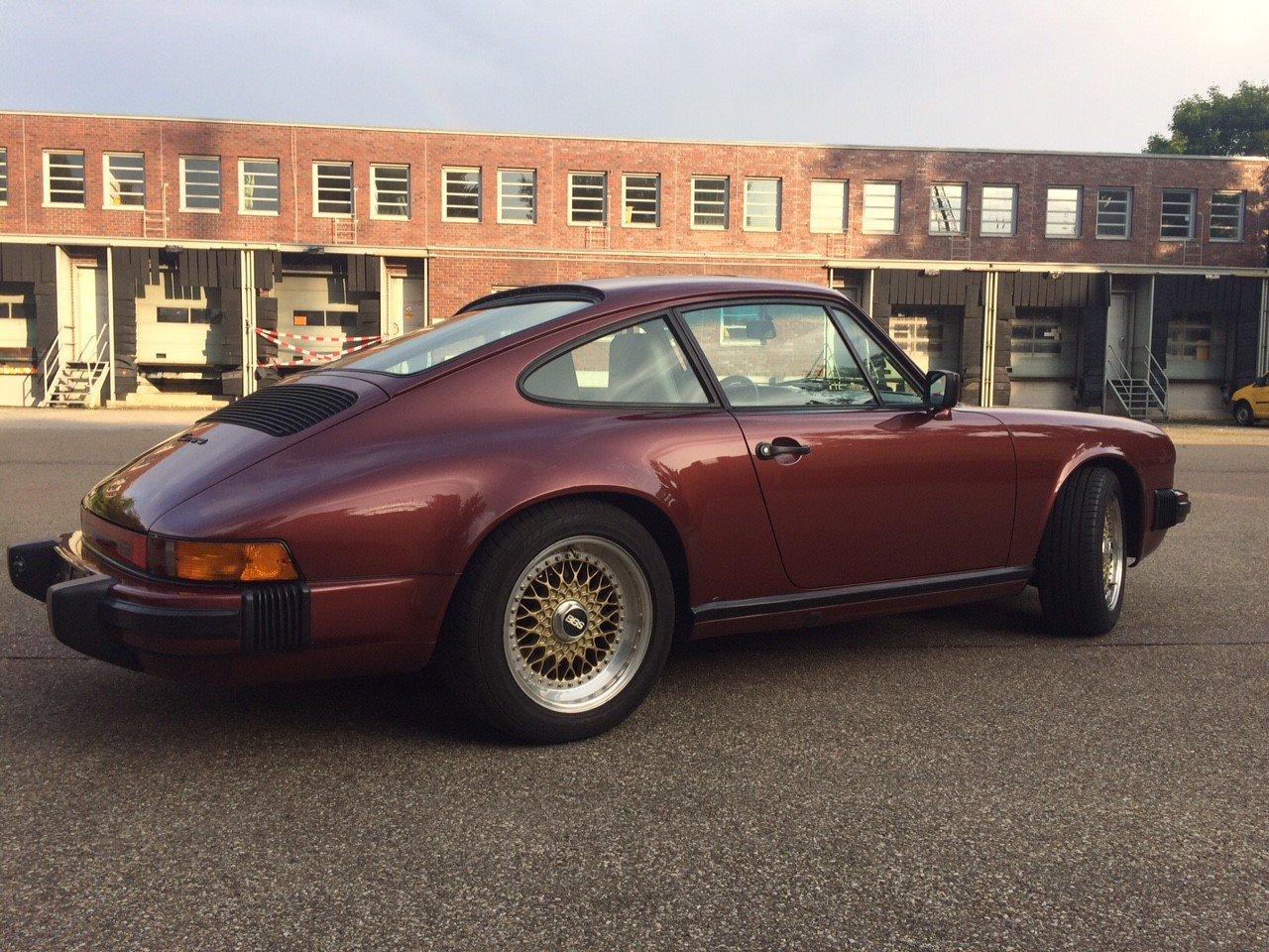 Porsche 911 Carrera