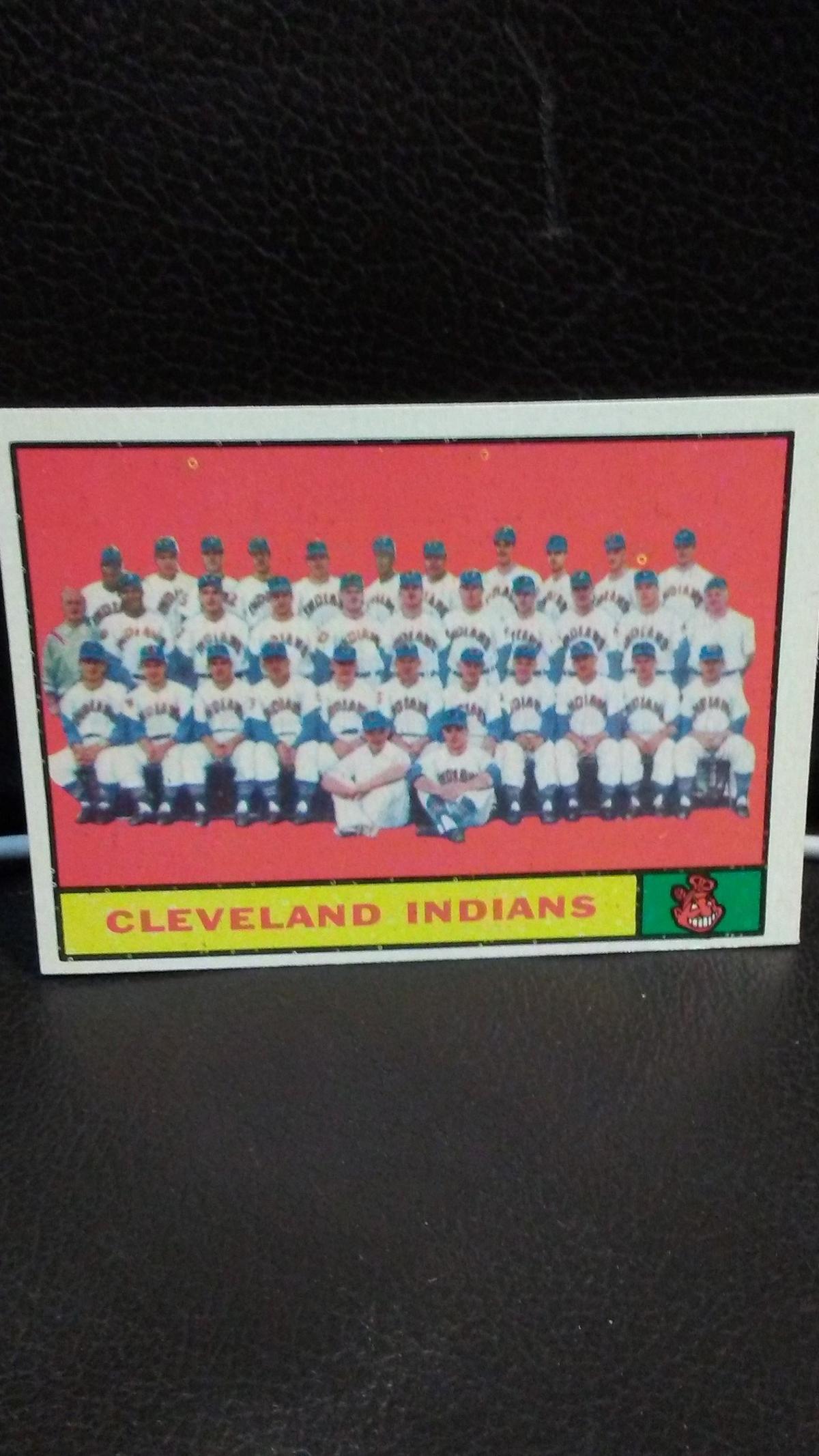 1961 TOPPS BASEBALL CLEVELAND INDIANS TEAM CARD