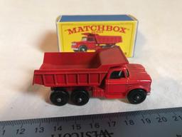 Matchbox Lesney Series 48 Dodge Dumper Truck w/box