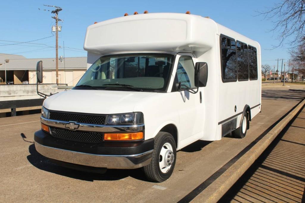 2008 Chevrolet Express 3500 15 Passenger Bus