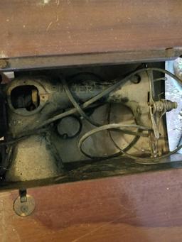 Antique Singer Electric Sowing Machine