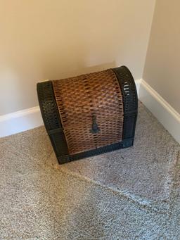 Decorative wicker basket