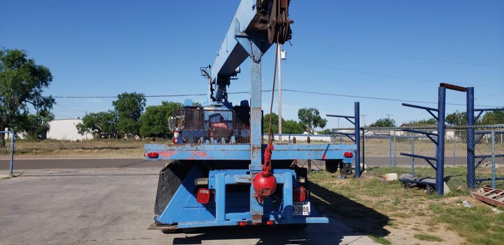 2001 International 4900 T/A Boom Truck