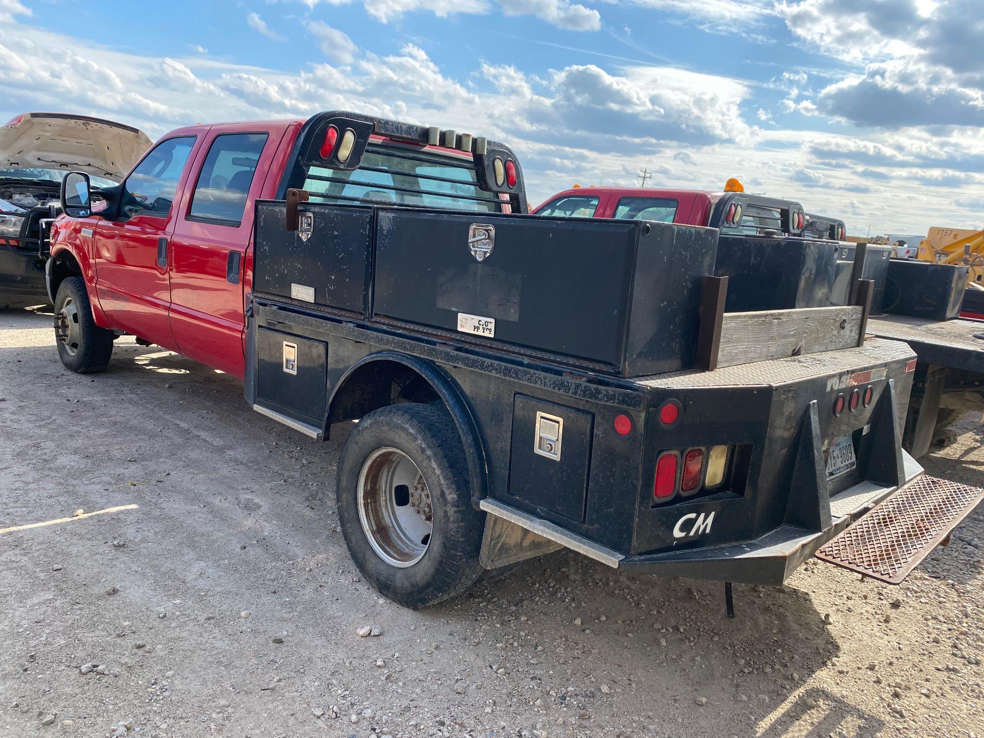 2005 Ford F350 Crew Cab 4x4 Flatbed Truck