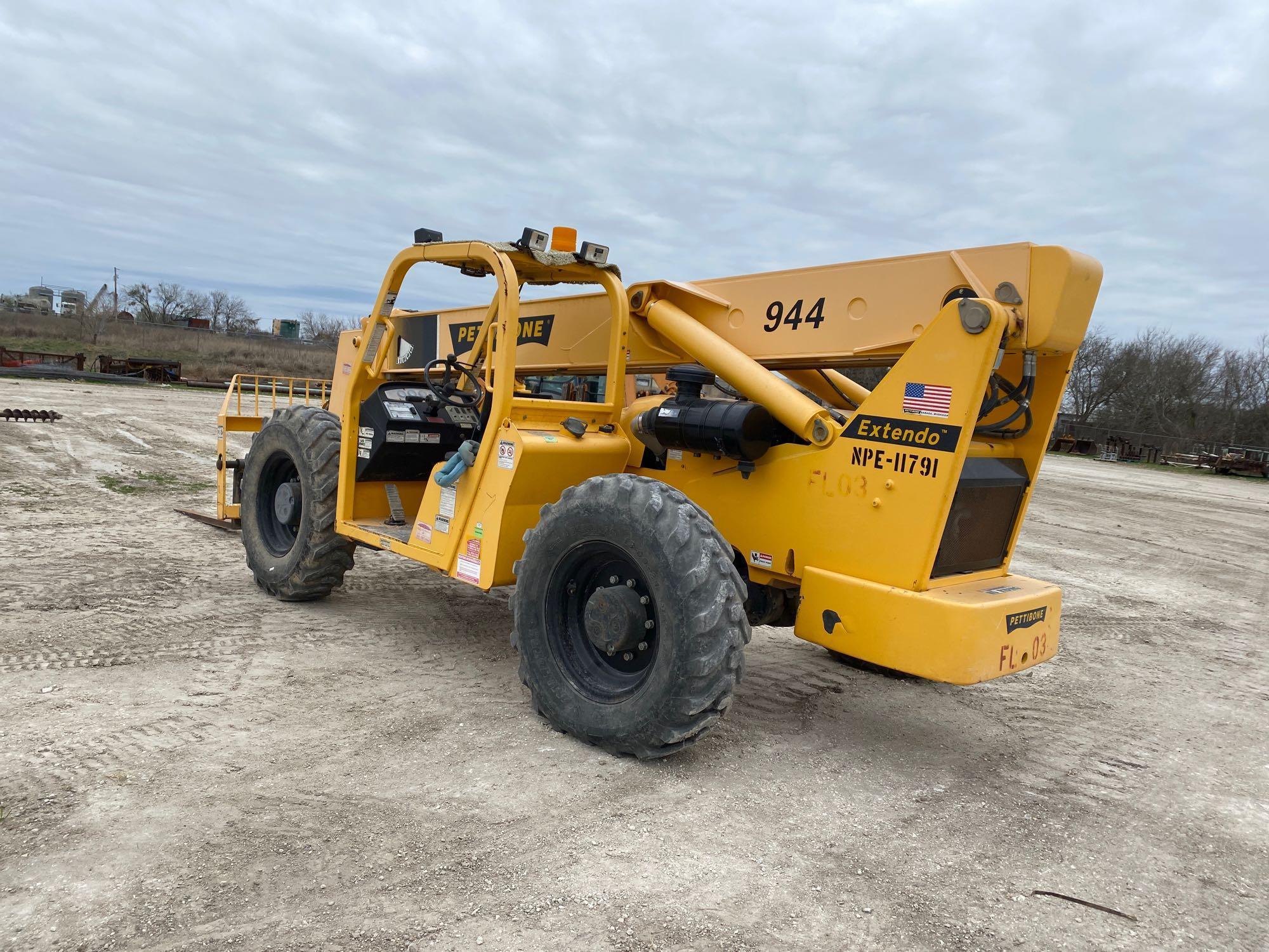 2013 Pettibone 944 9000 lb 4x4x4 Telescopic Forklift