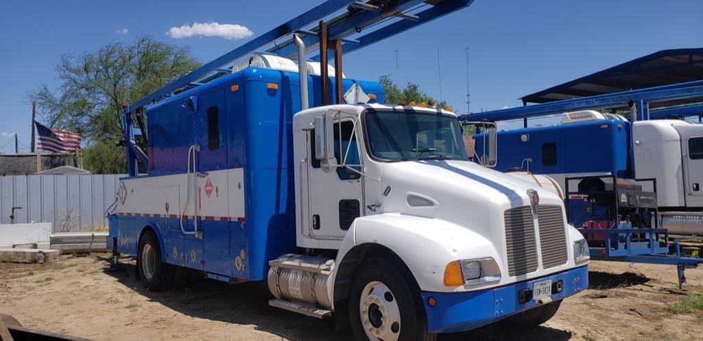 2004 Kenworth T300 S/A Quick Rig Truck