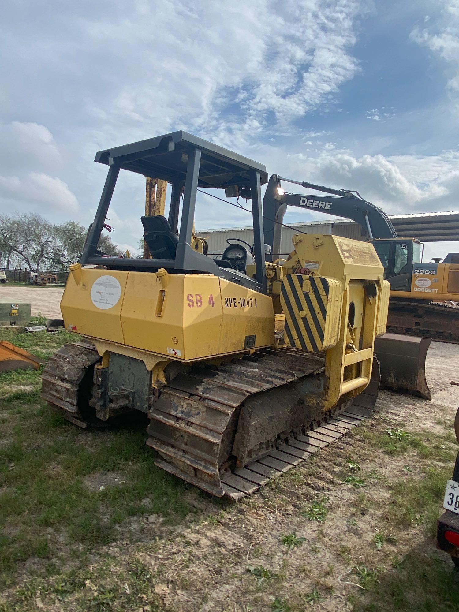 2007 New Holland D95 Crawler Tractor with Midwestern M520C Side Boom - This lot only subject to