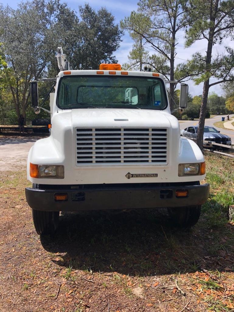 2000 International 4700 Mobile Welding Truck