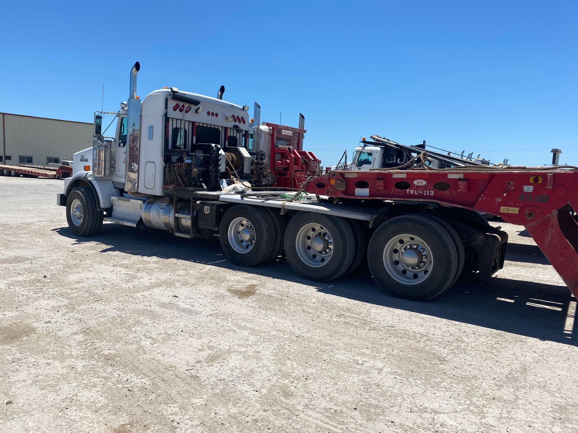 2013 Kenworth T800W Tri-axle Sleeper Truck Tractor With Winch