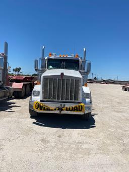 2013 Kenworth T800W Tri-axle Sleeper Truck Tractor With Winch