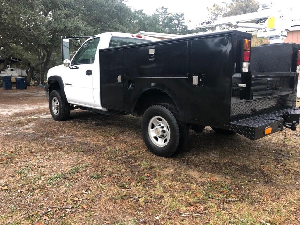 2004 Chevy 2500HD Mechanics Truck