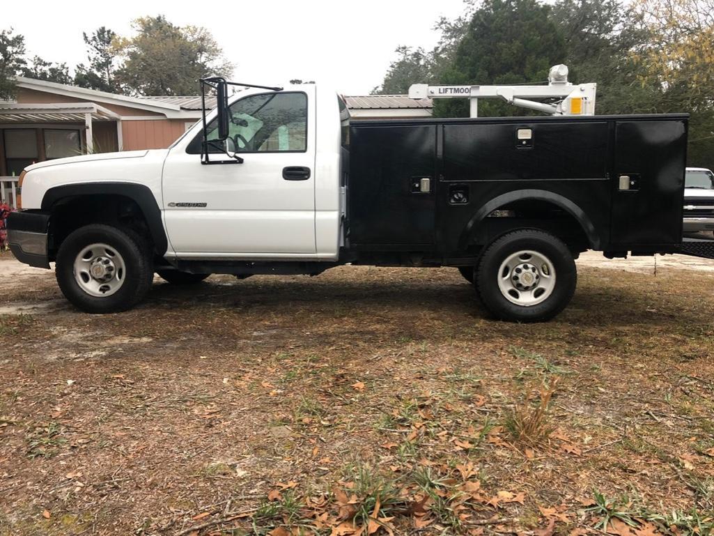 2004 Chevy 2500HD Mechanics Truck