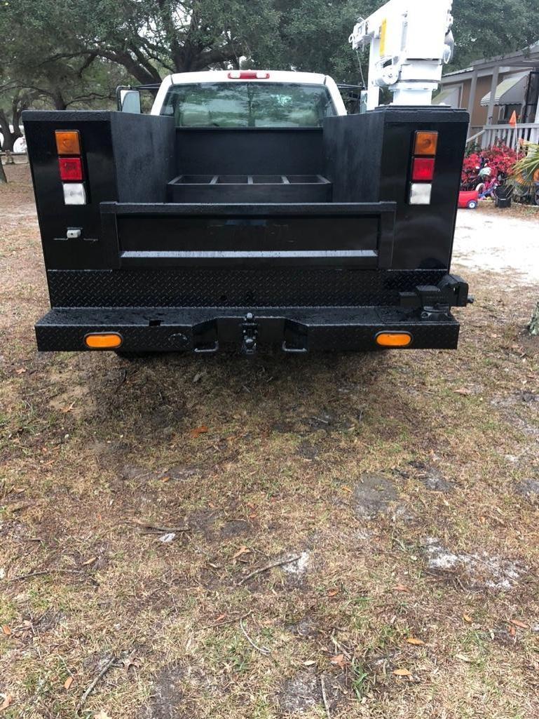 2004 Chevy 2500HD Mechanics Truck