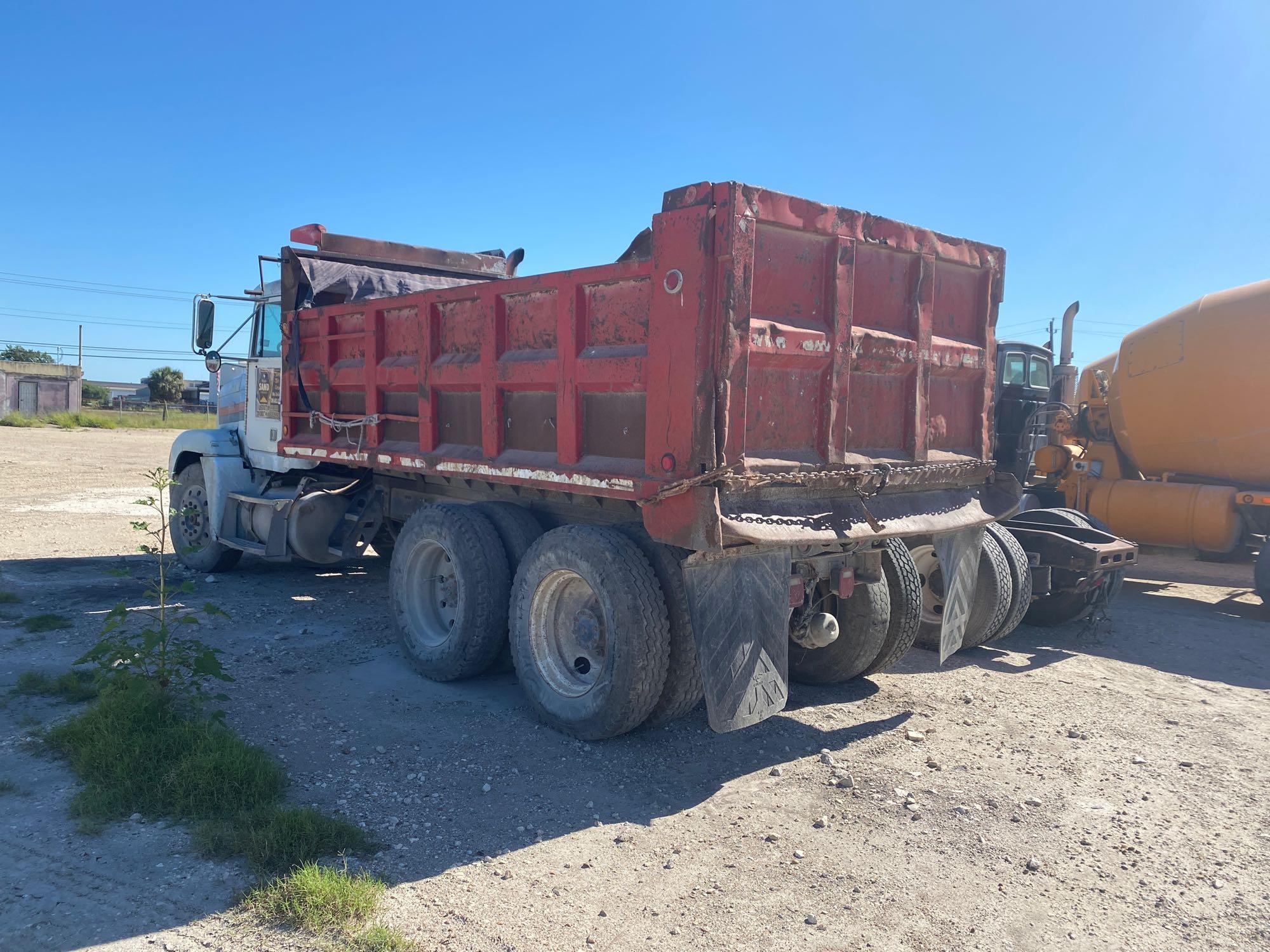 Freightliner T/A Dump Truck