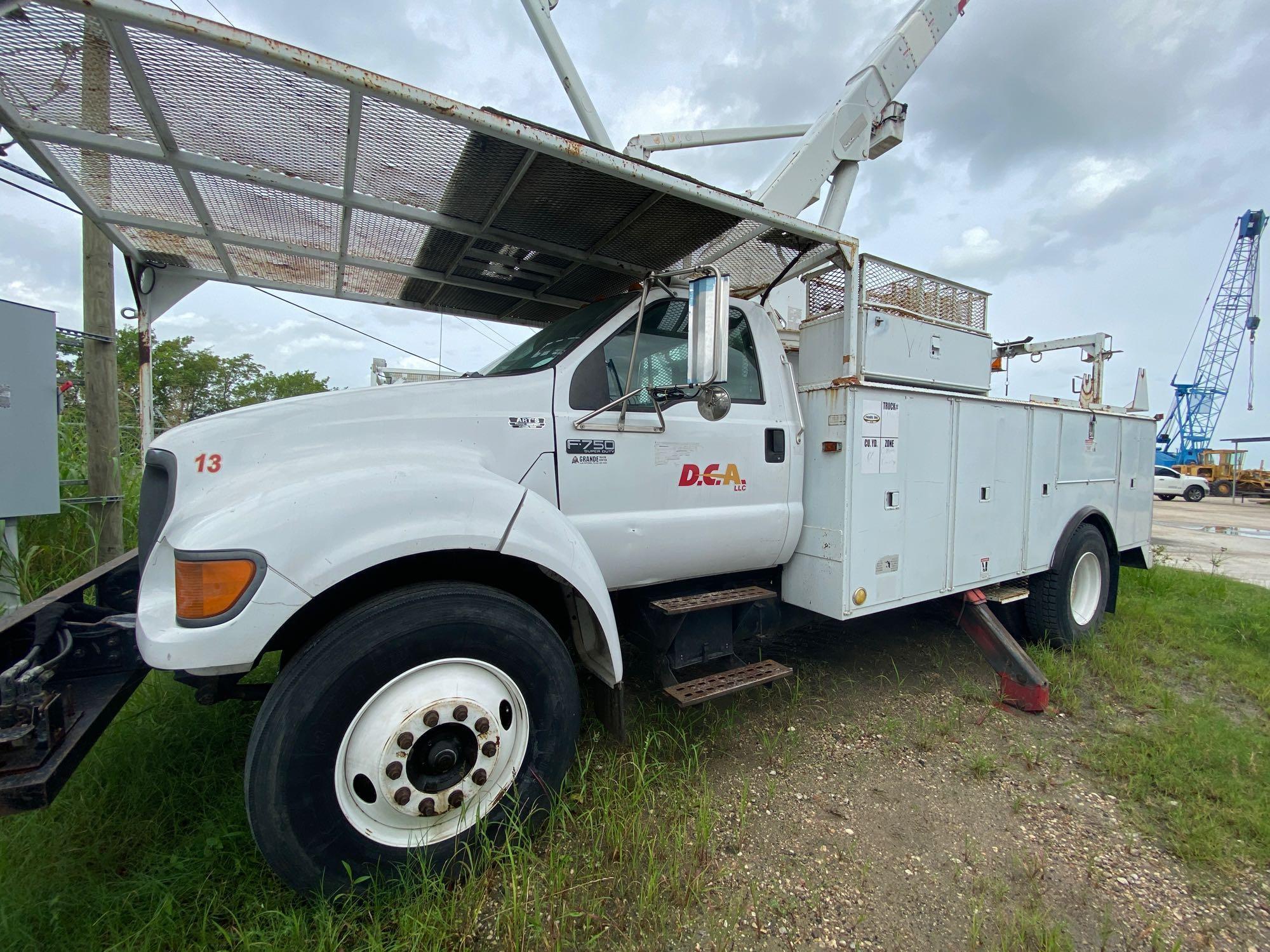2002 Fore F750 Bucket Truck