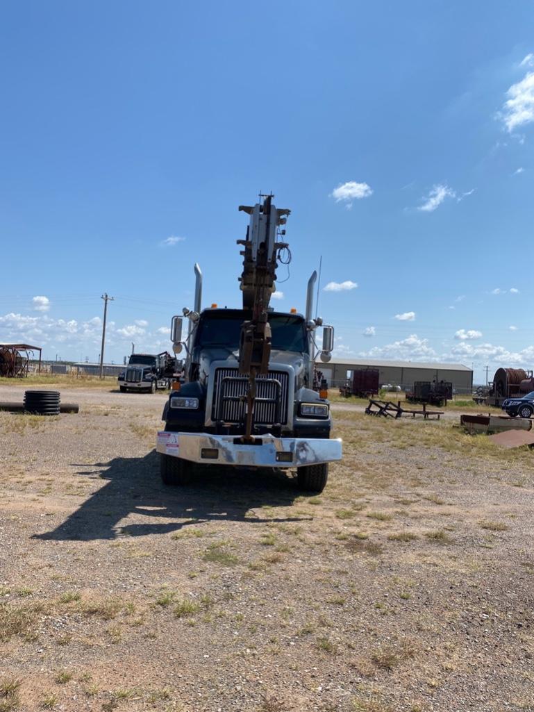 2008 Western Star 4900 SA Tri-Axle Crane Truck with National 1800 Crane