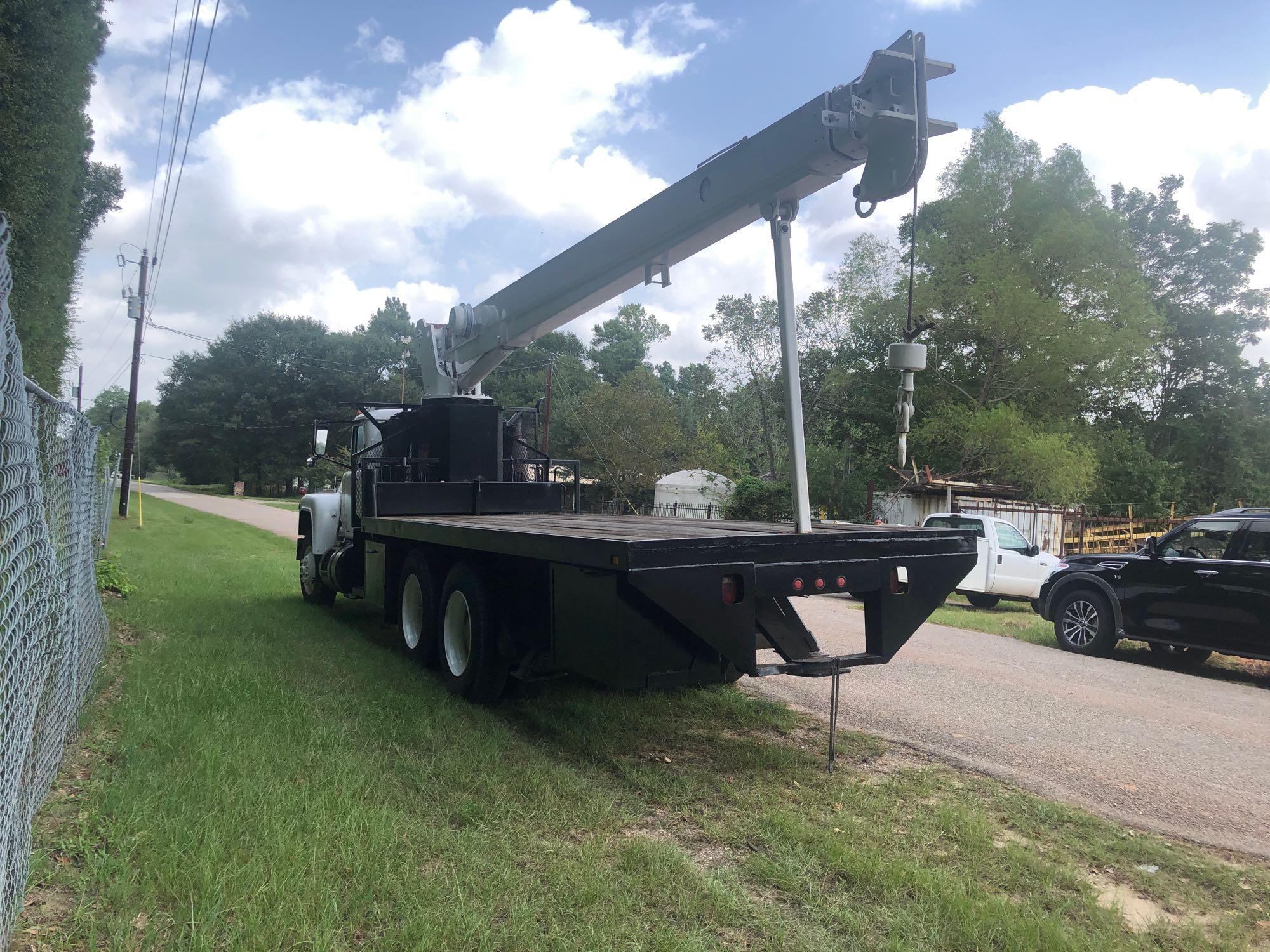 1985 Mack R686ST T/A Truck with RO Stinger 145-63 Crane