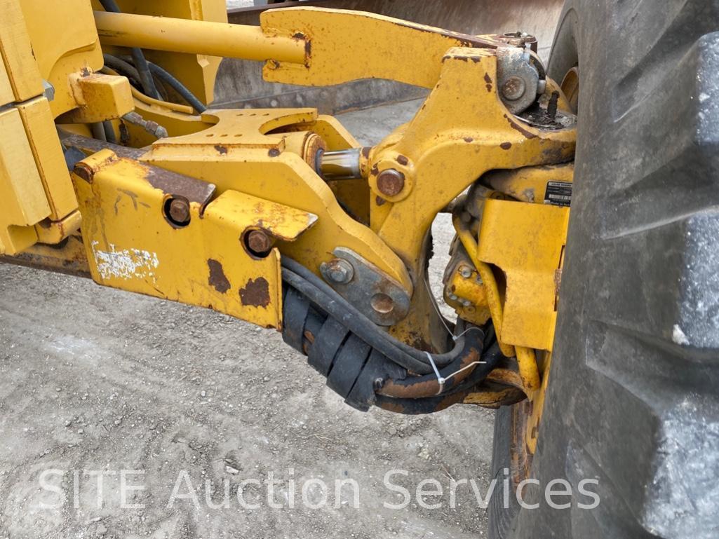 2011 John Deere 772GP AWD Motor Grader