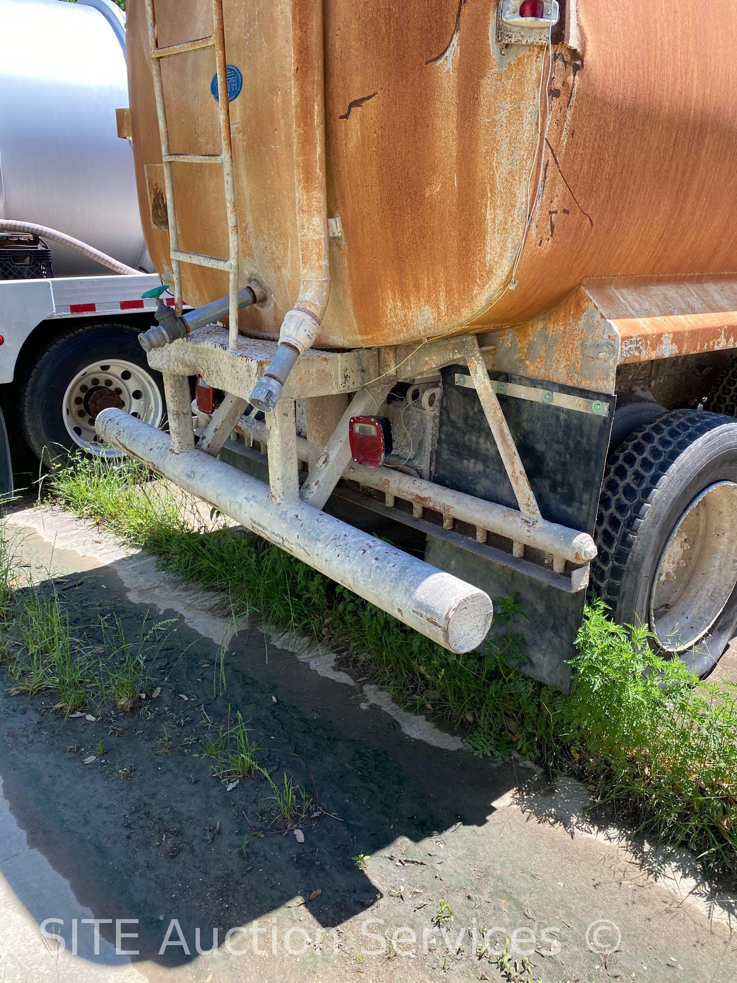 2006 International 7600 T/A 4000 Gal Water Truck