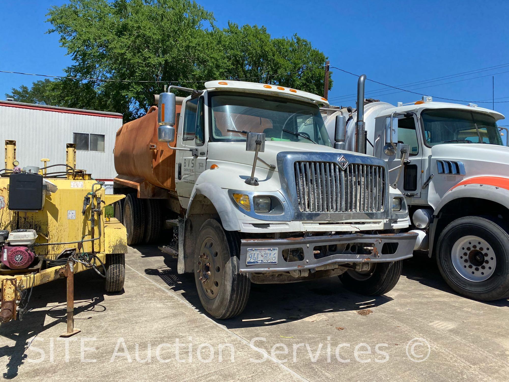 2006 International 7600 T/A 4000 Gal Water Truck