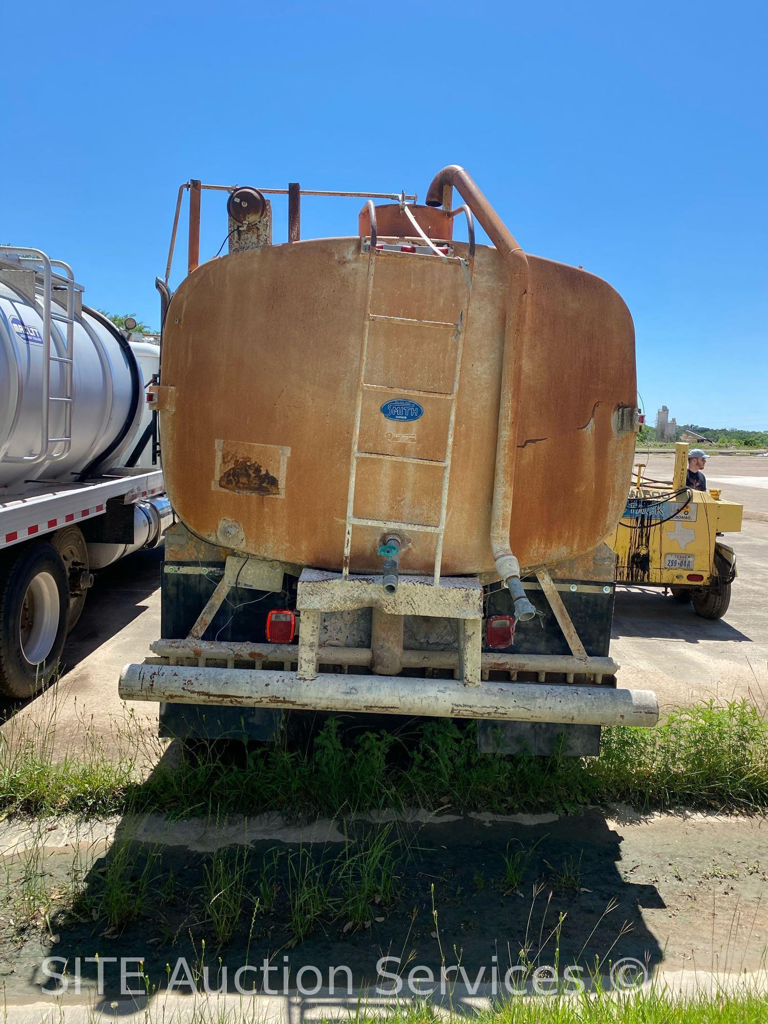 2006 International 7600 T/A 4000 Gal Water Truck