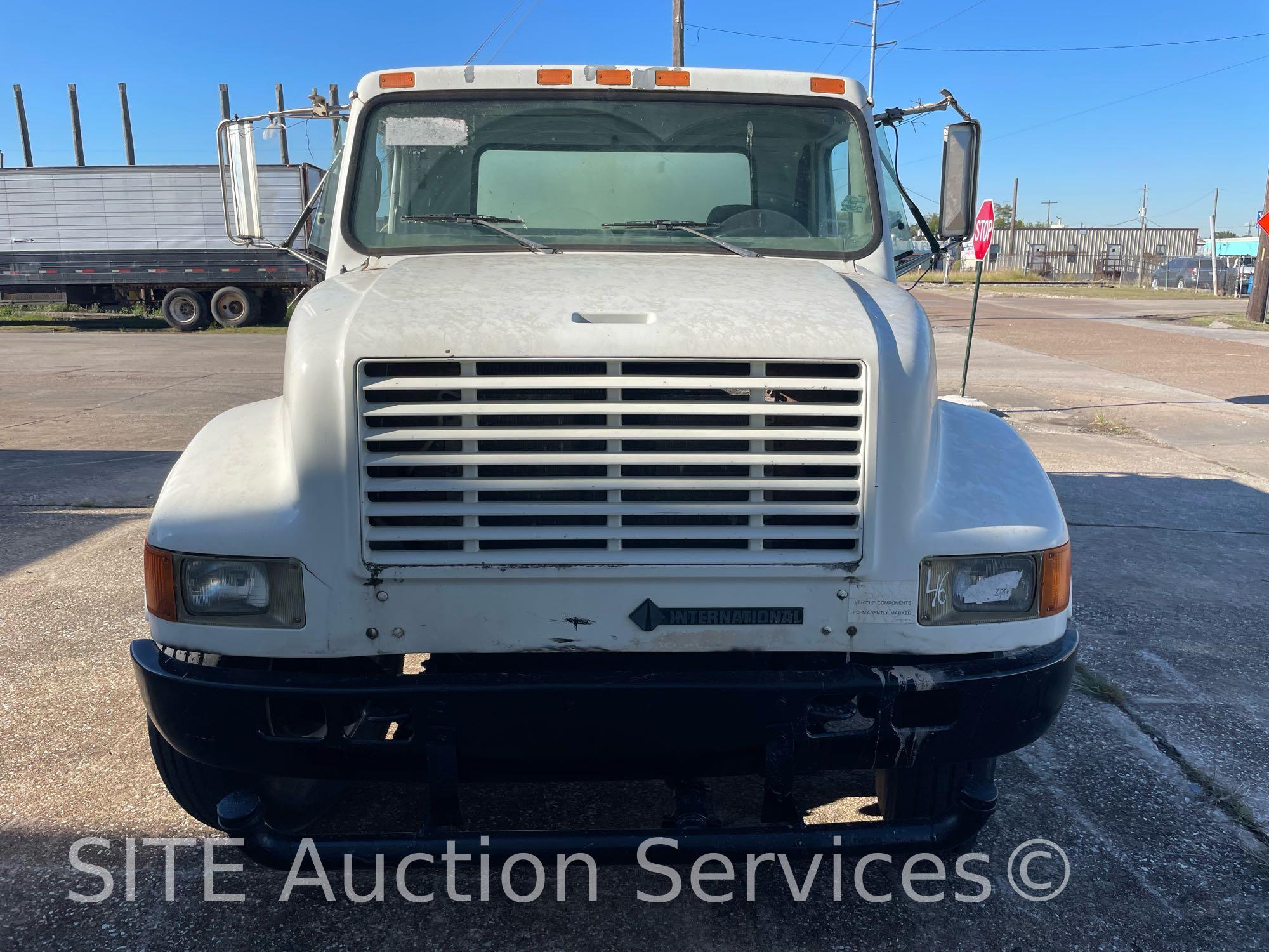 1997 International 4900 2000 Gal Water Truck