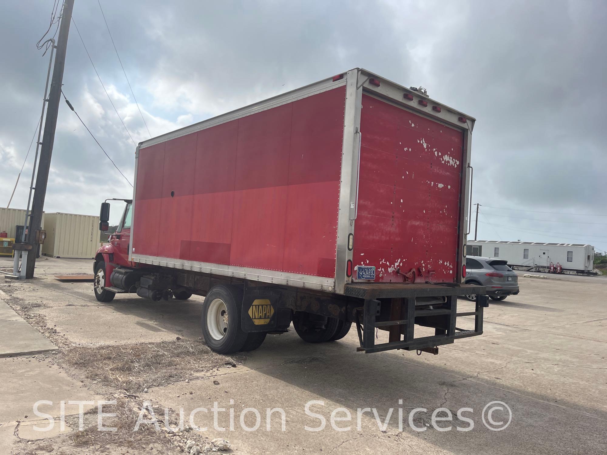 2005 International 4300 S/A Box Truck