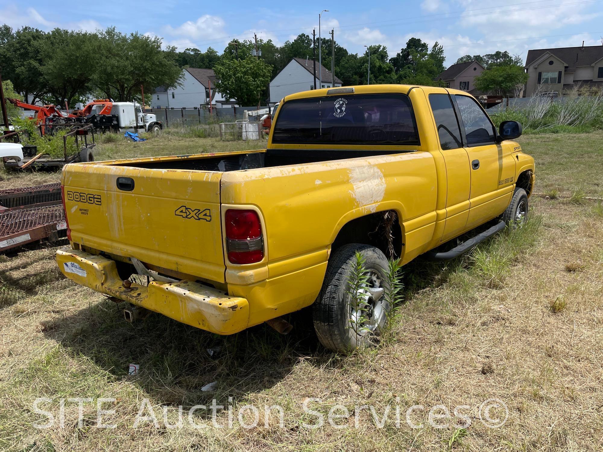 2000 Dodge Ram 1500 Extended Cab Pickup Truck