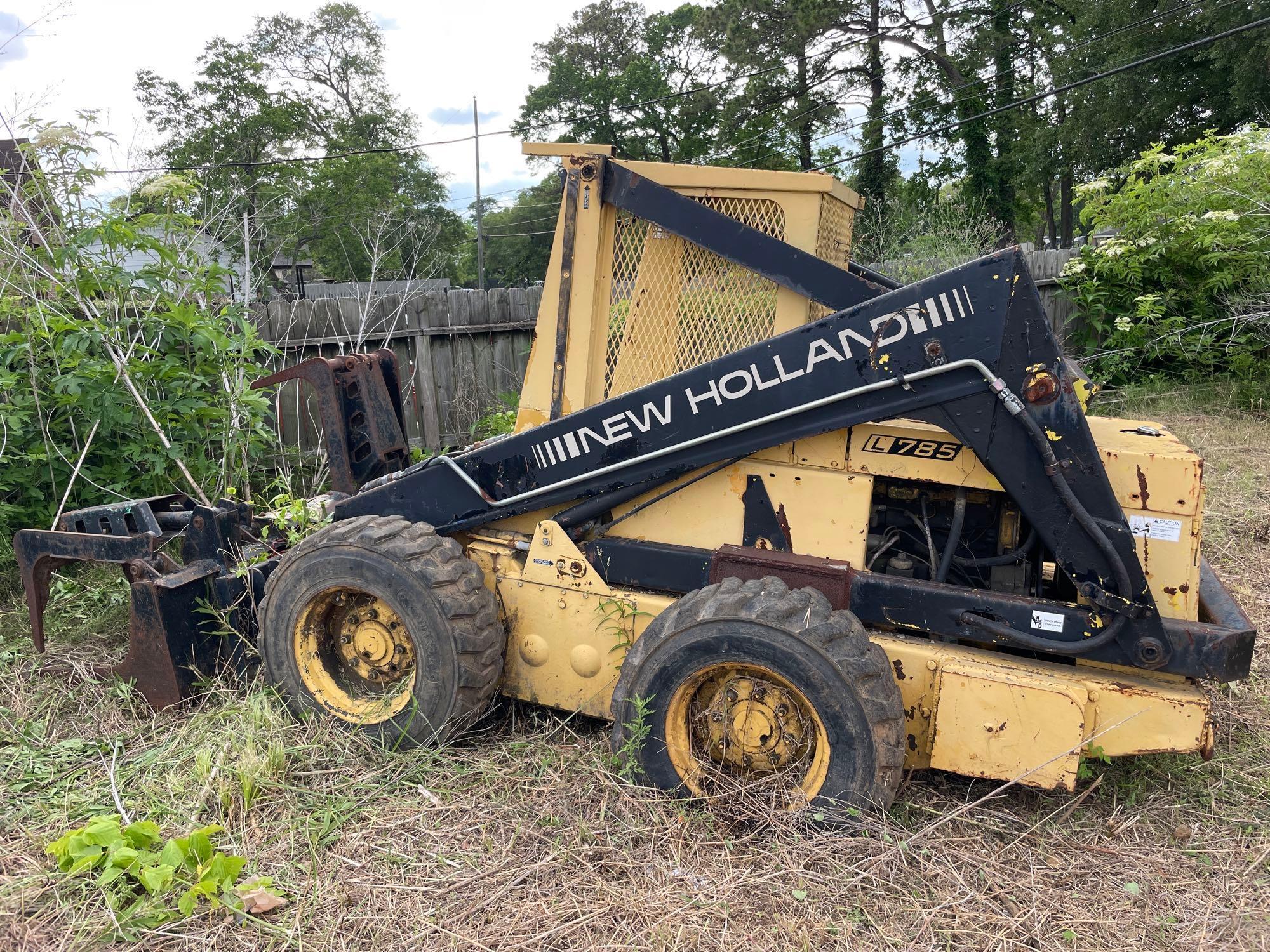 1984 New Holland L785 Skid Steer Loader