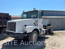 1996 Volvo WG42T S/A Daycab Truck Tractor