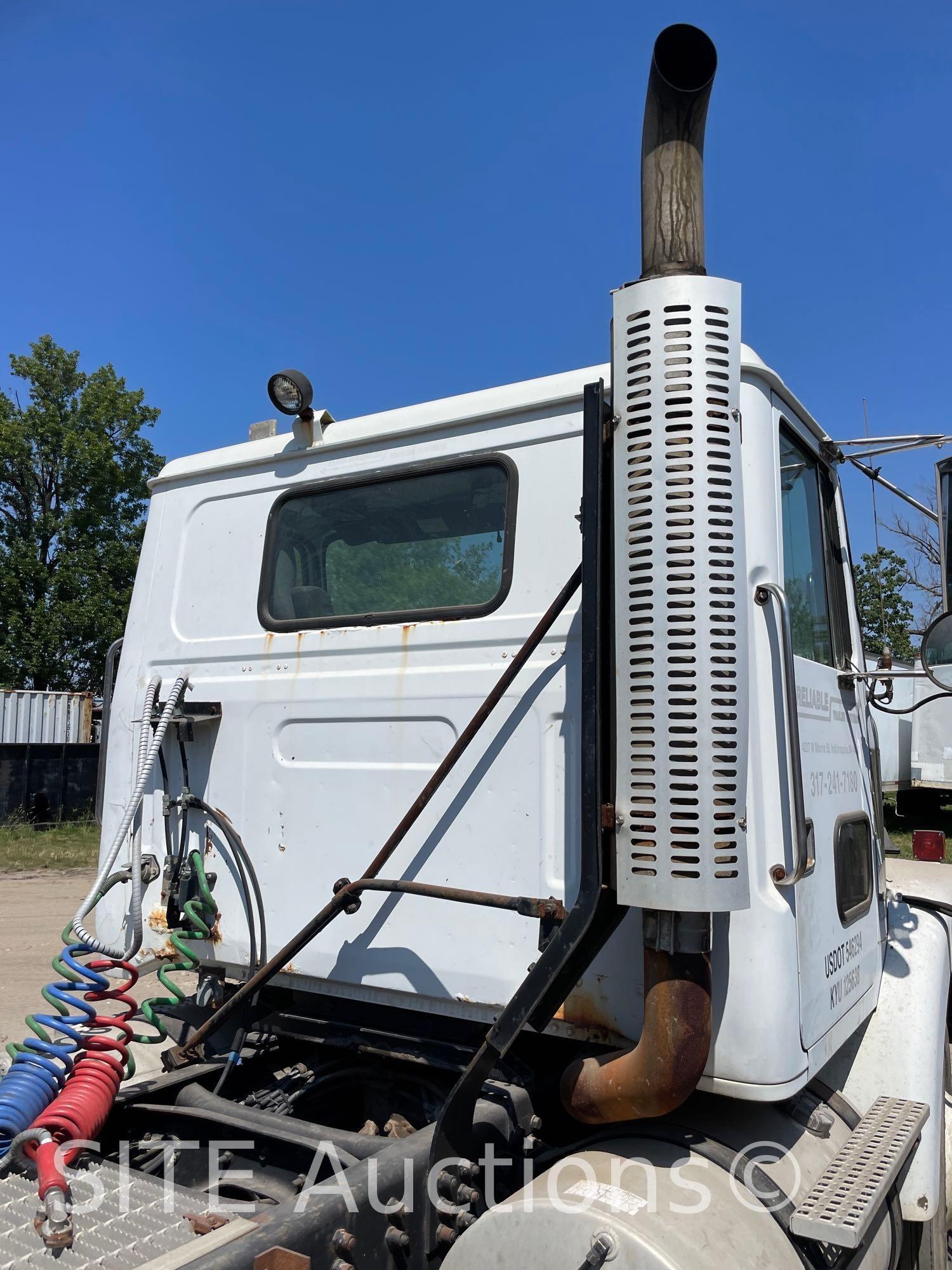 1996 Volvo WG42T S/A Daycab Truck Tractor