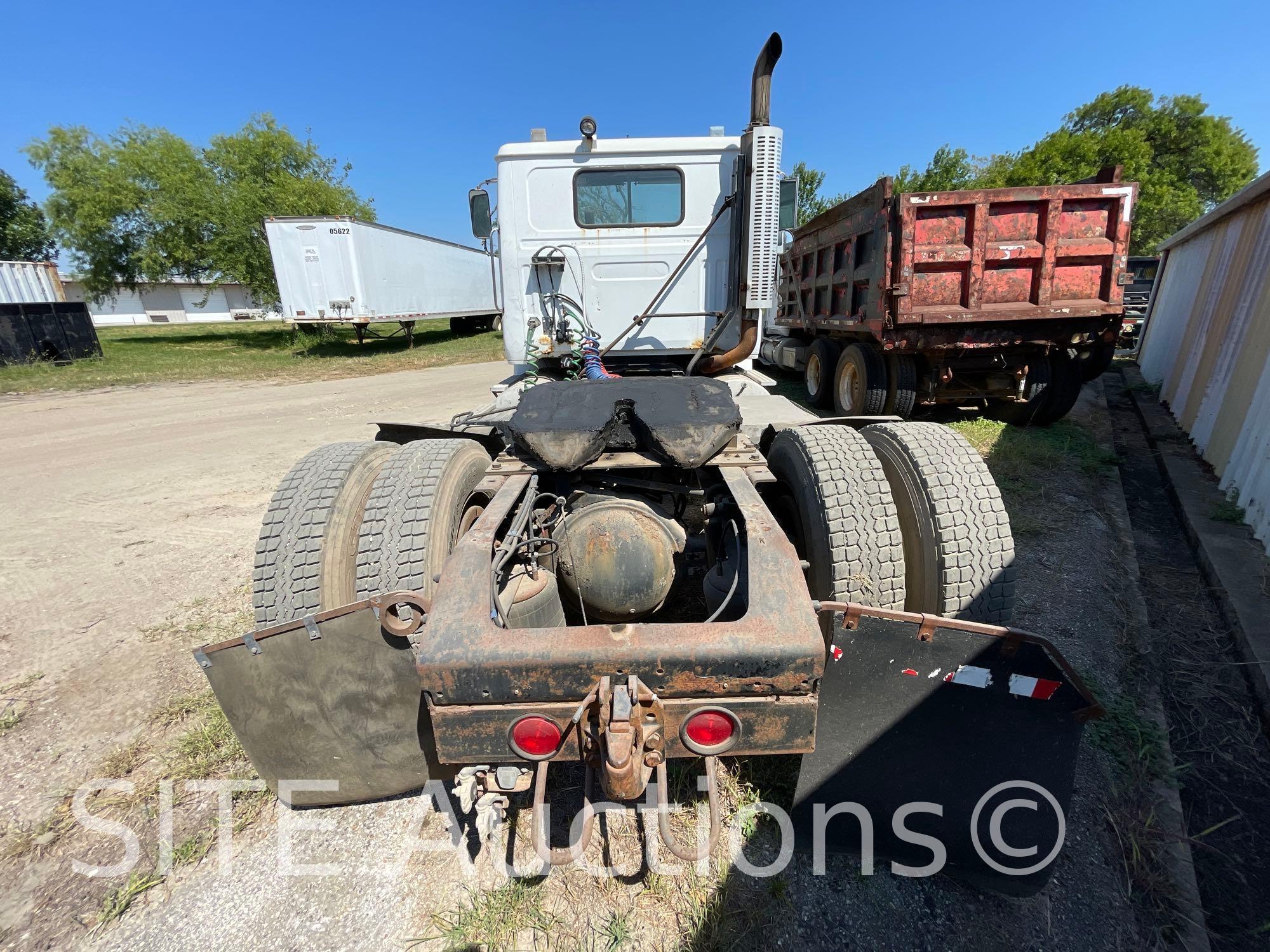 1996 Volvo WG42T S/A Daycab Truck Tractor