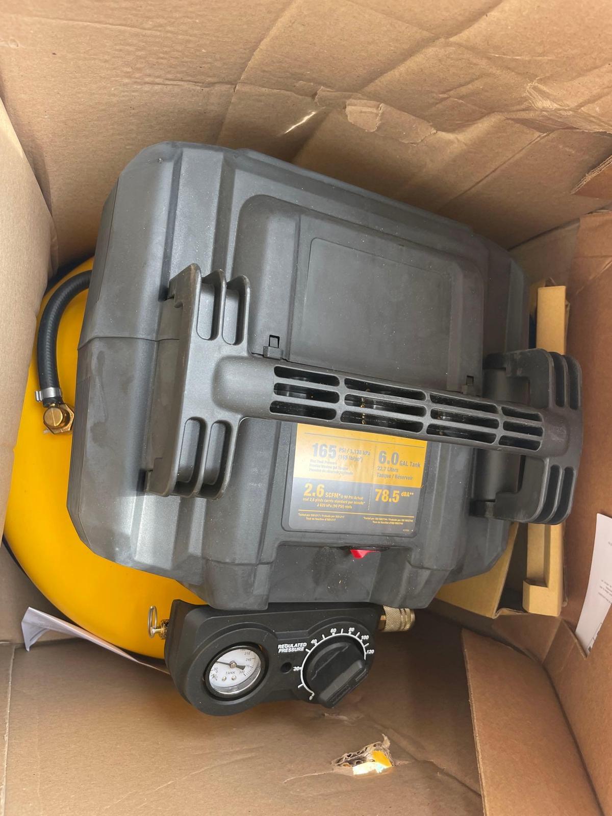 Dewalt Nailer and 165 psi Compressor Combo Kit