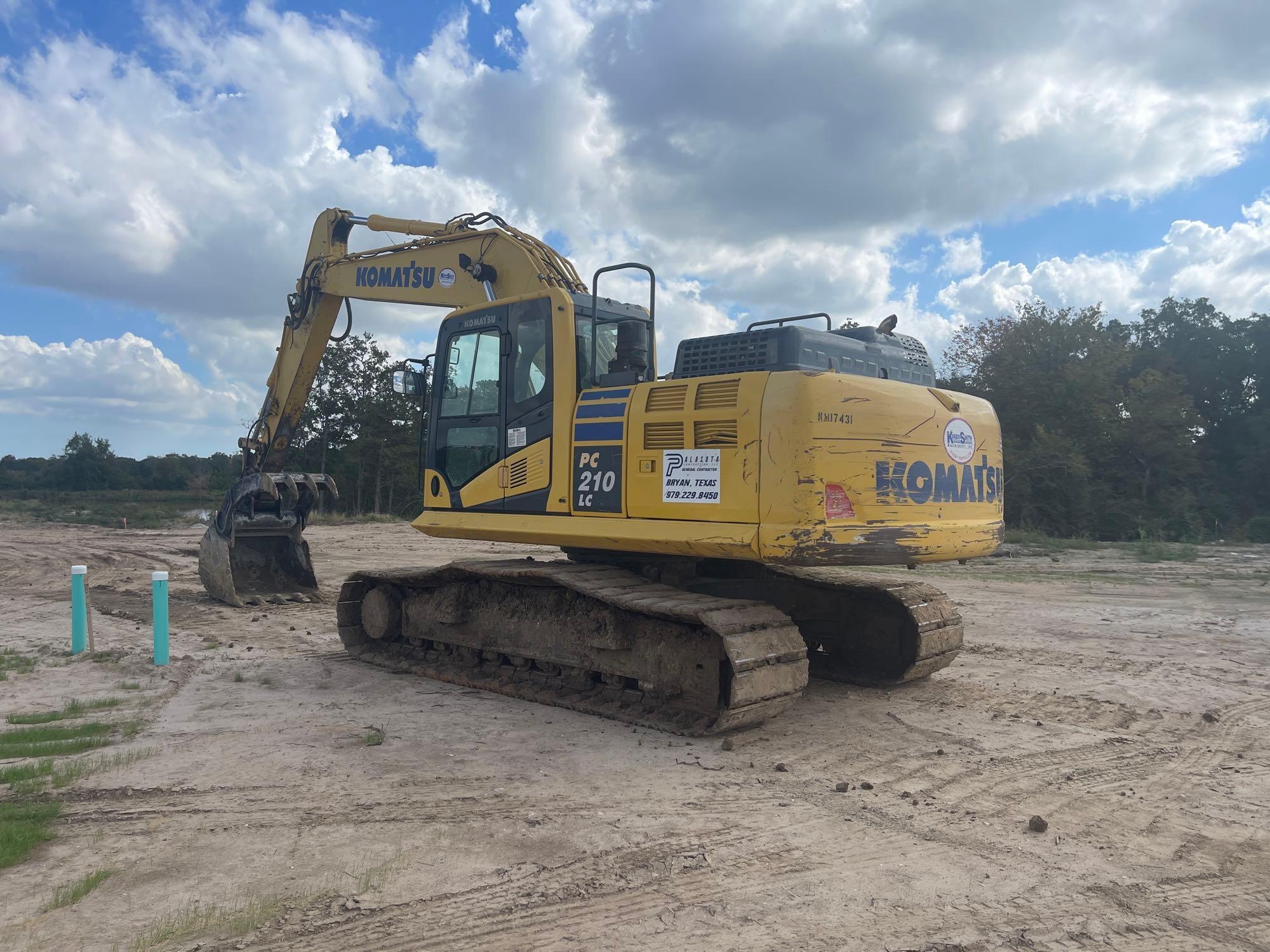 2017 Komatsu PC210LC-11 Hydraulic Excavator