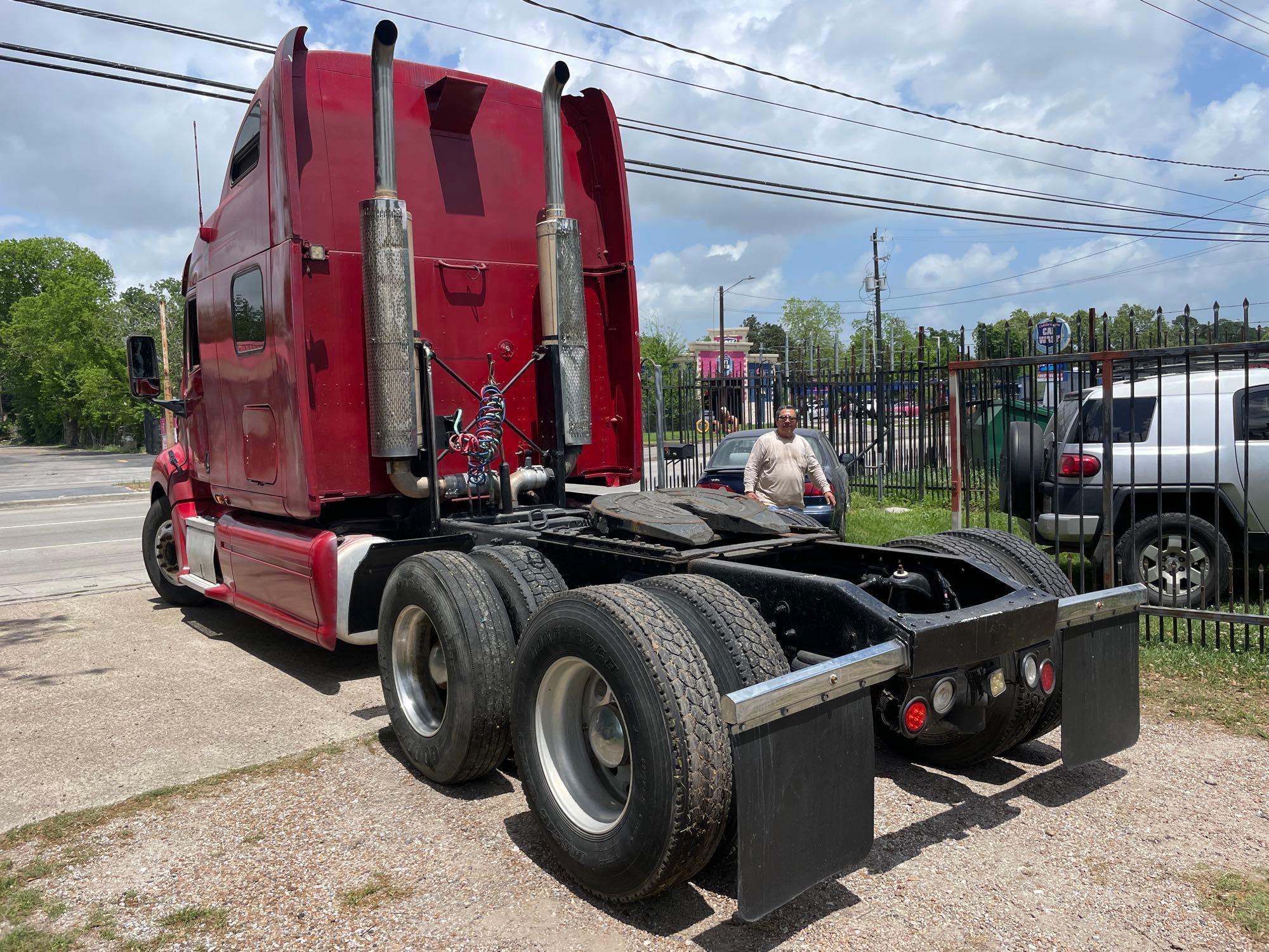 2006 Peterbilt 387 T/A Sleeper Truck Tractor