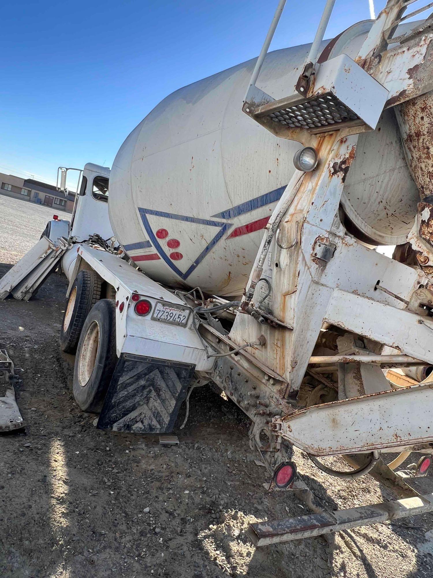 2006 Peterbilt 357 T/A Mixer Truck