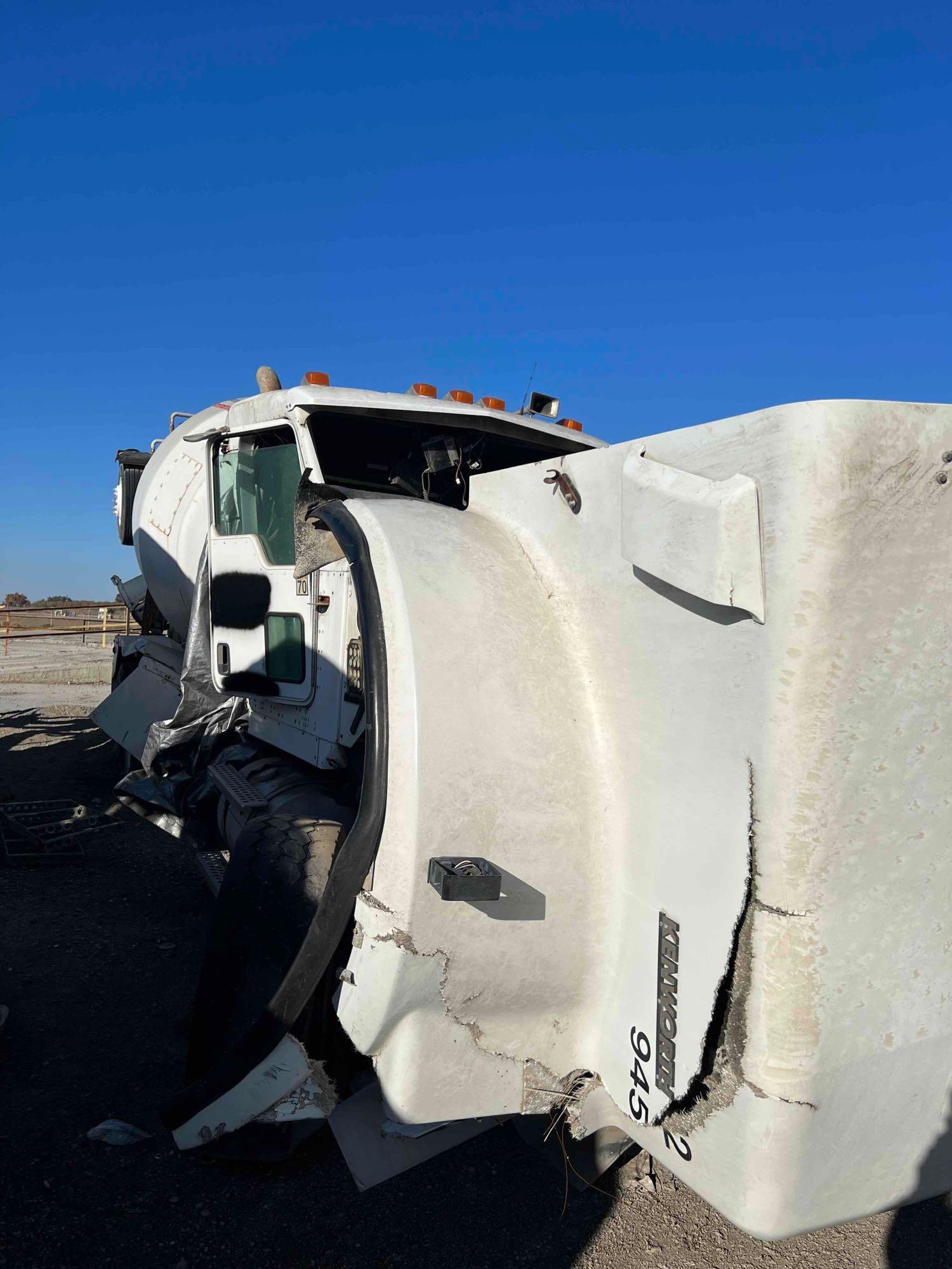 2005 Kenworth W900 T/A Mixer Truck