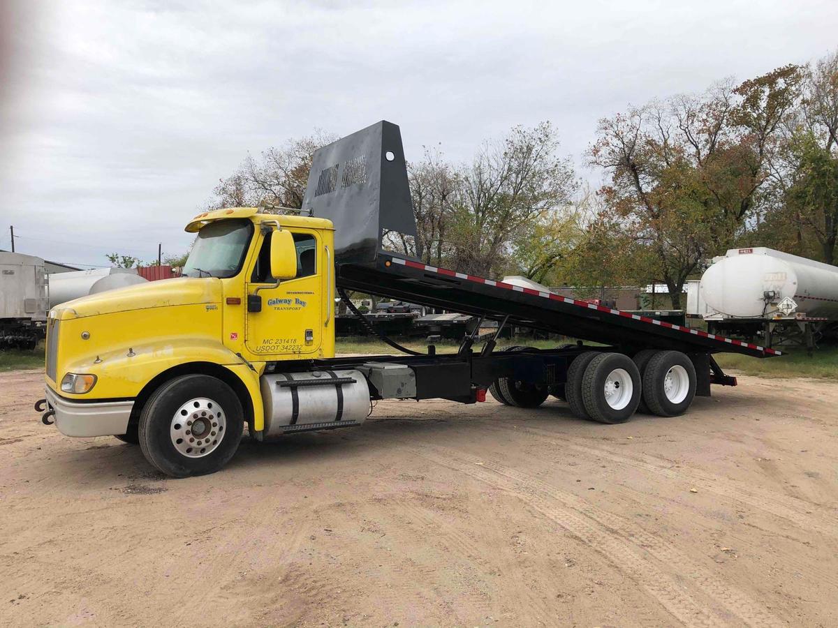 2002 International 9100i T/A Rollback Truck