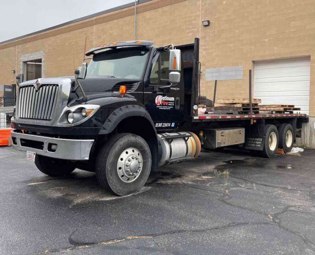 2014 International Workstar 7600 T/A Flatbed Truck