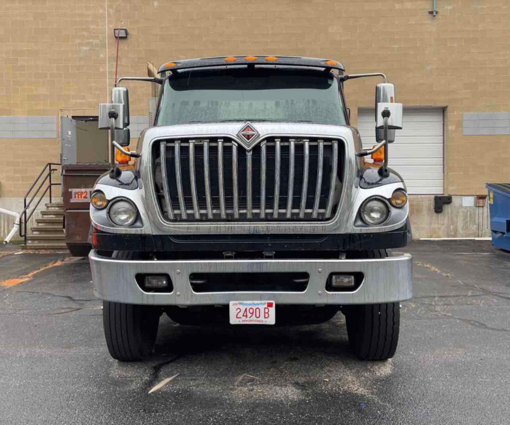 2014 International Workstar 7600 T/A Flatbed Truck