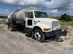 2001 International 4700 S/A Hot Oil Truck