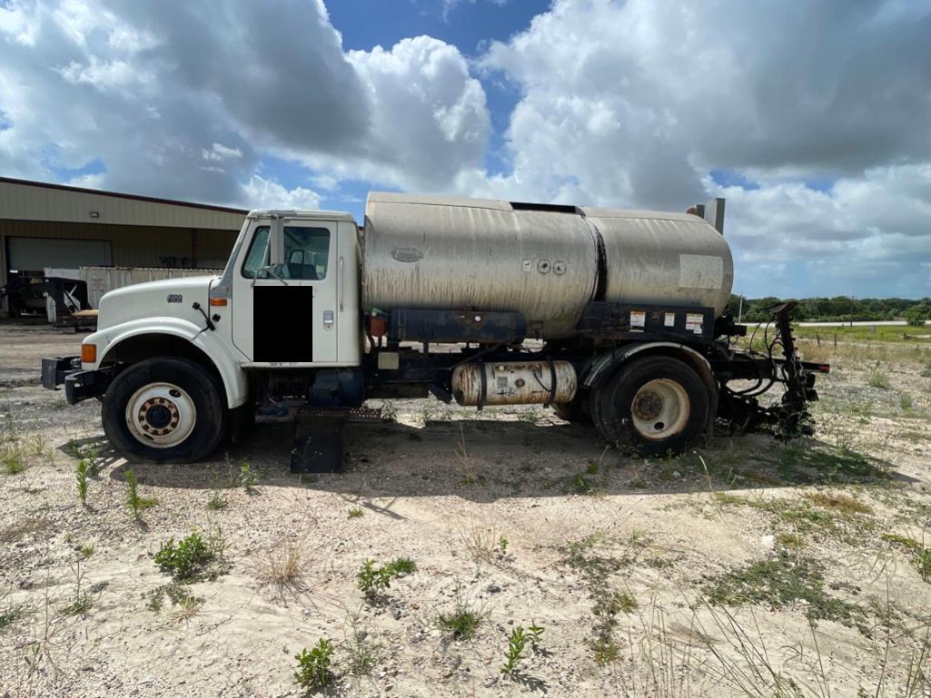 2001 International 4700 S/A Hot Oil Truck