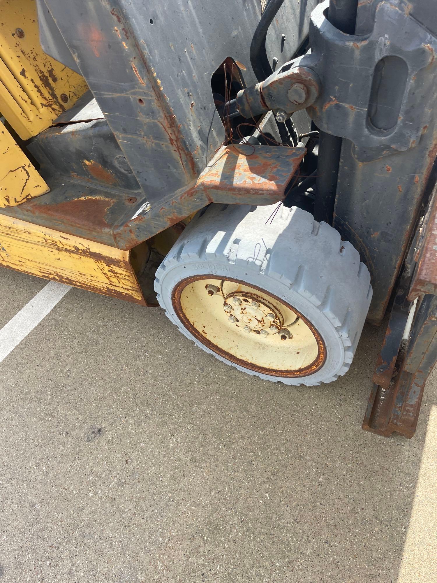 Yale GLC060TGNUAE084 Cushion Tire Forklift