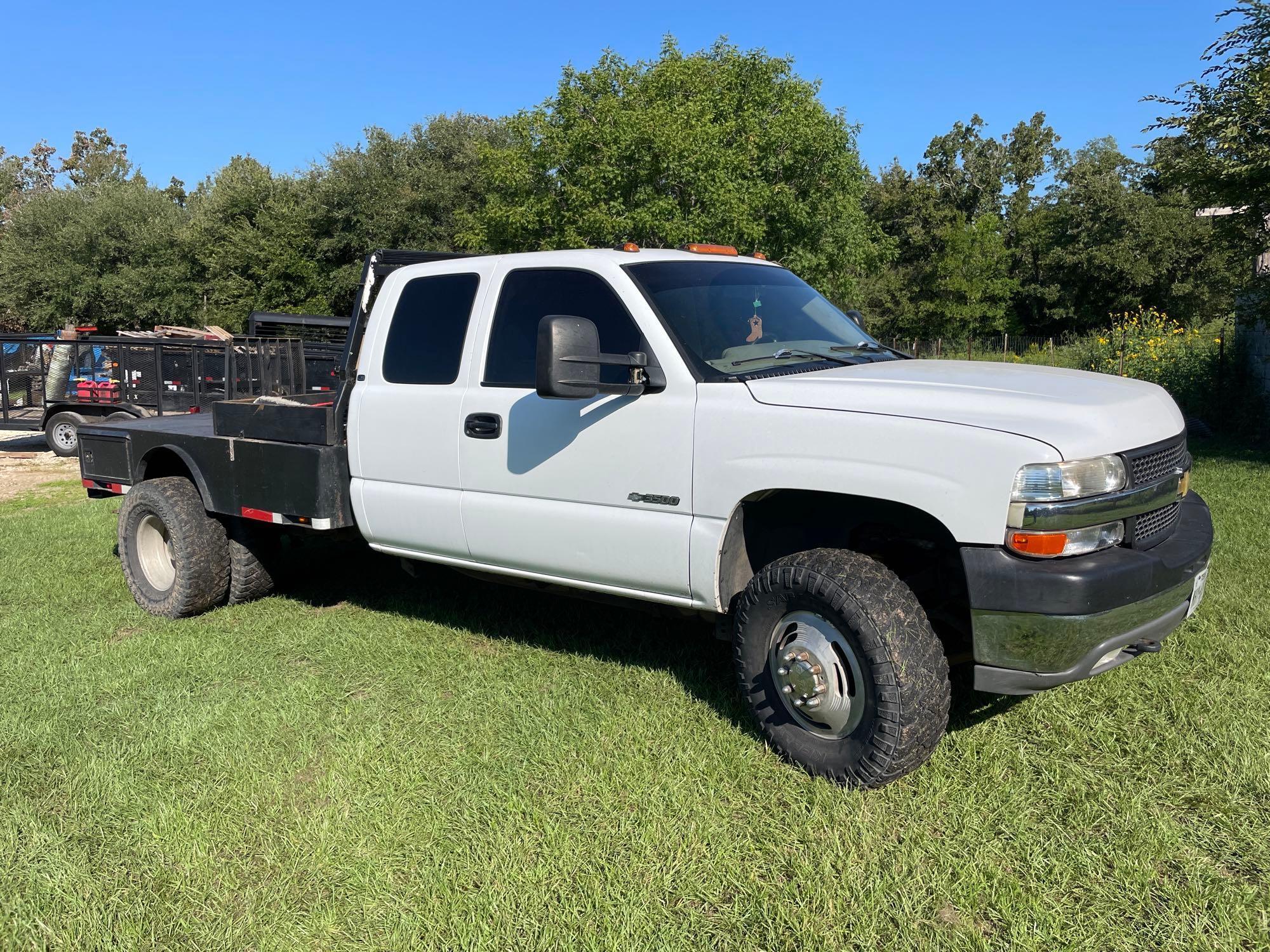 2001 Chevrolet Silverado 3500 Extended Cab Dually Flatbed Truck