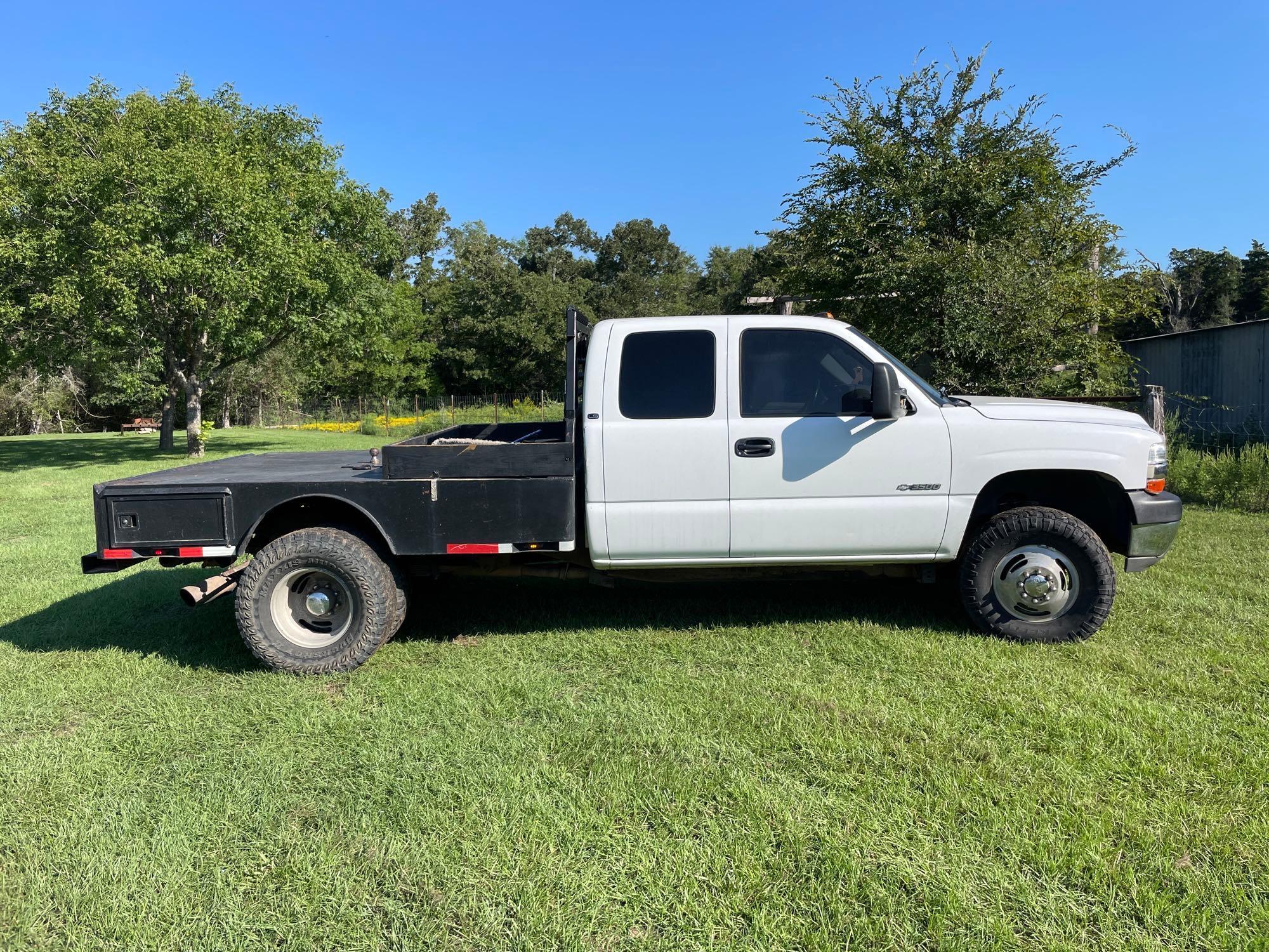 2001 Chevrolet Silverado 3500 Extended Cab Dually Flatbed Truck