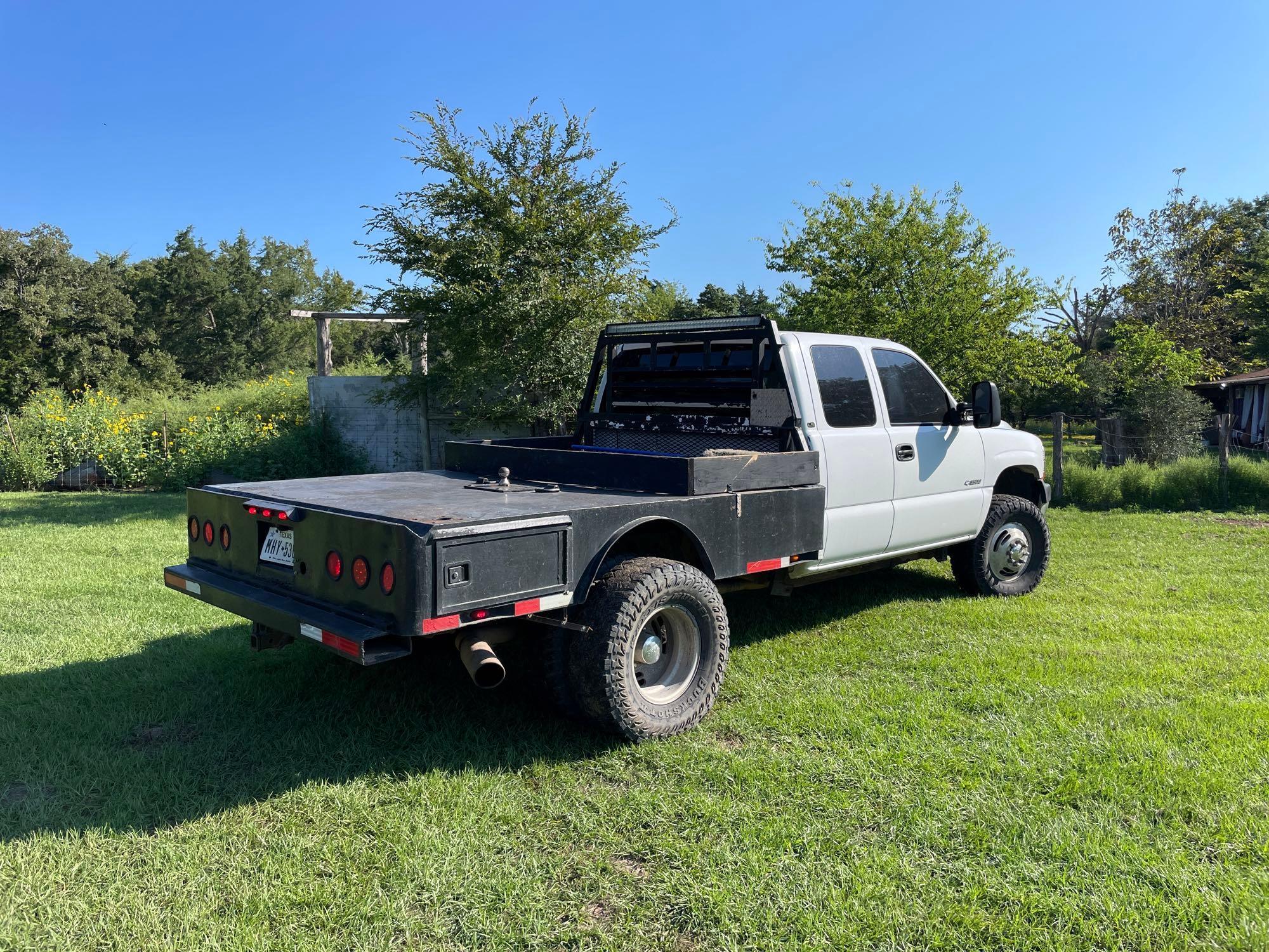 2001 Chevrolet Silverado 3500 Extended Cab Dually Flatbed Truck